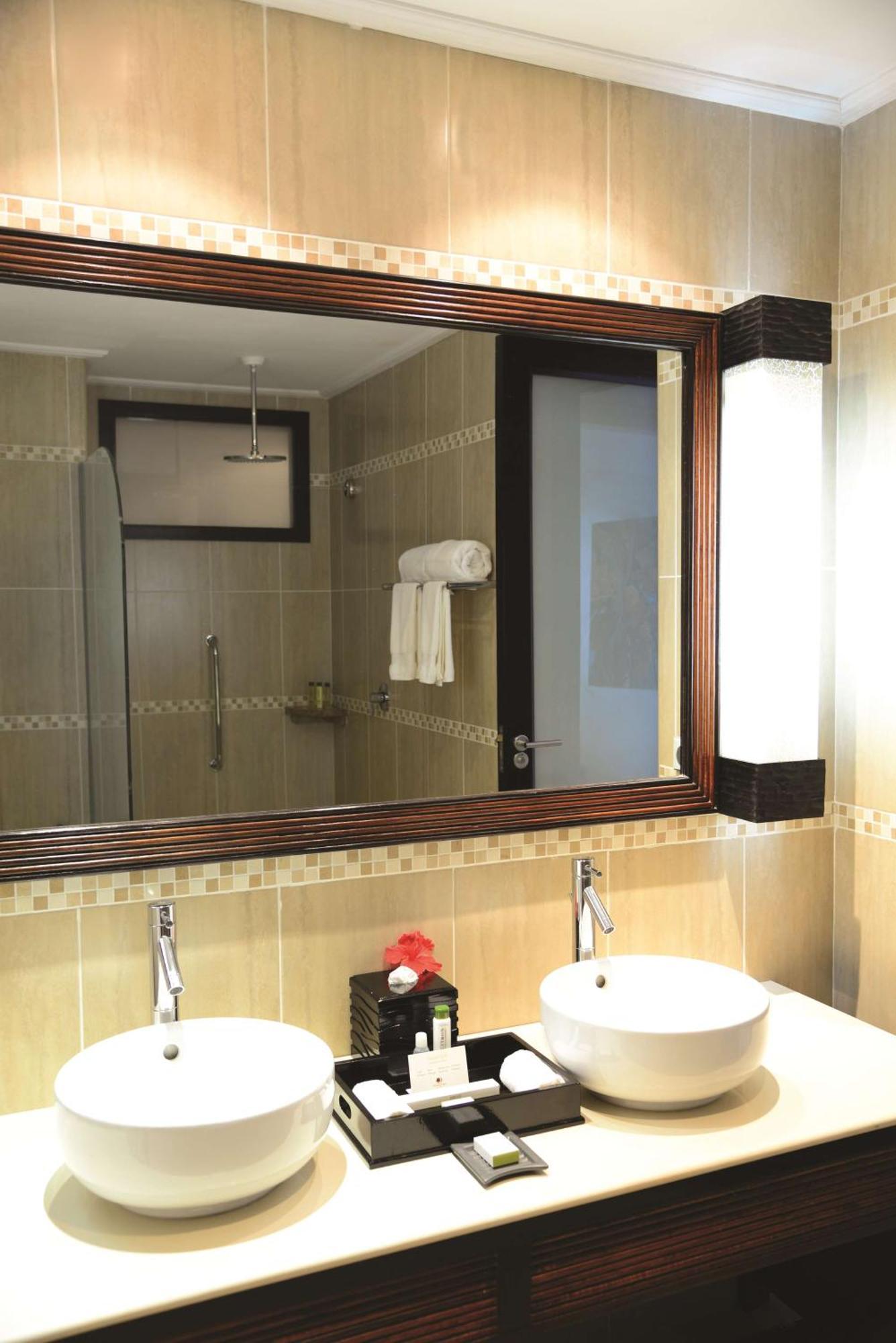 Doubletree By Hilton Seychelles Allamanda Resort & Spa Takamaka Exterior photo