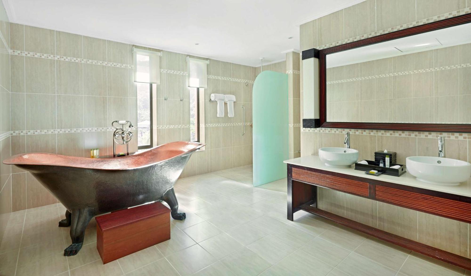 Doubletree By Hilton Seychelles Allamanda Resort & Spa Takamaka Exterior photo