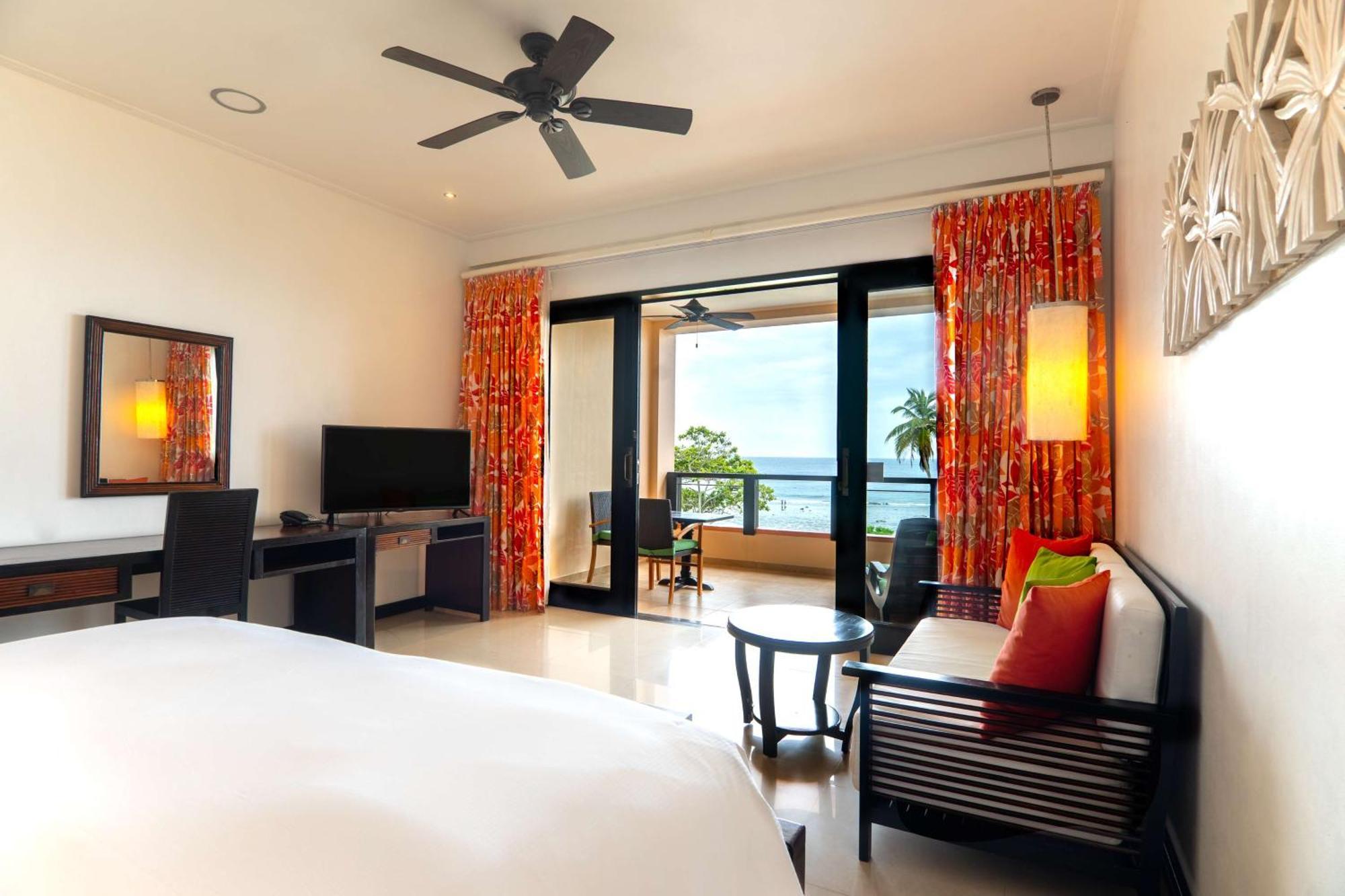 Doubletree By Hilton Seychelles Allamanda Resort & Spa Takamaka Exterior photo