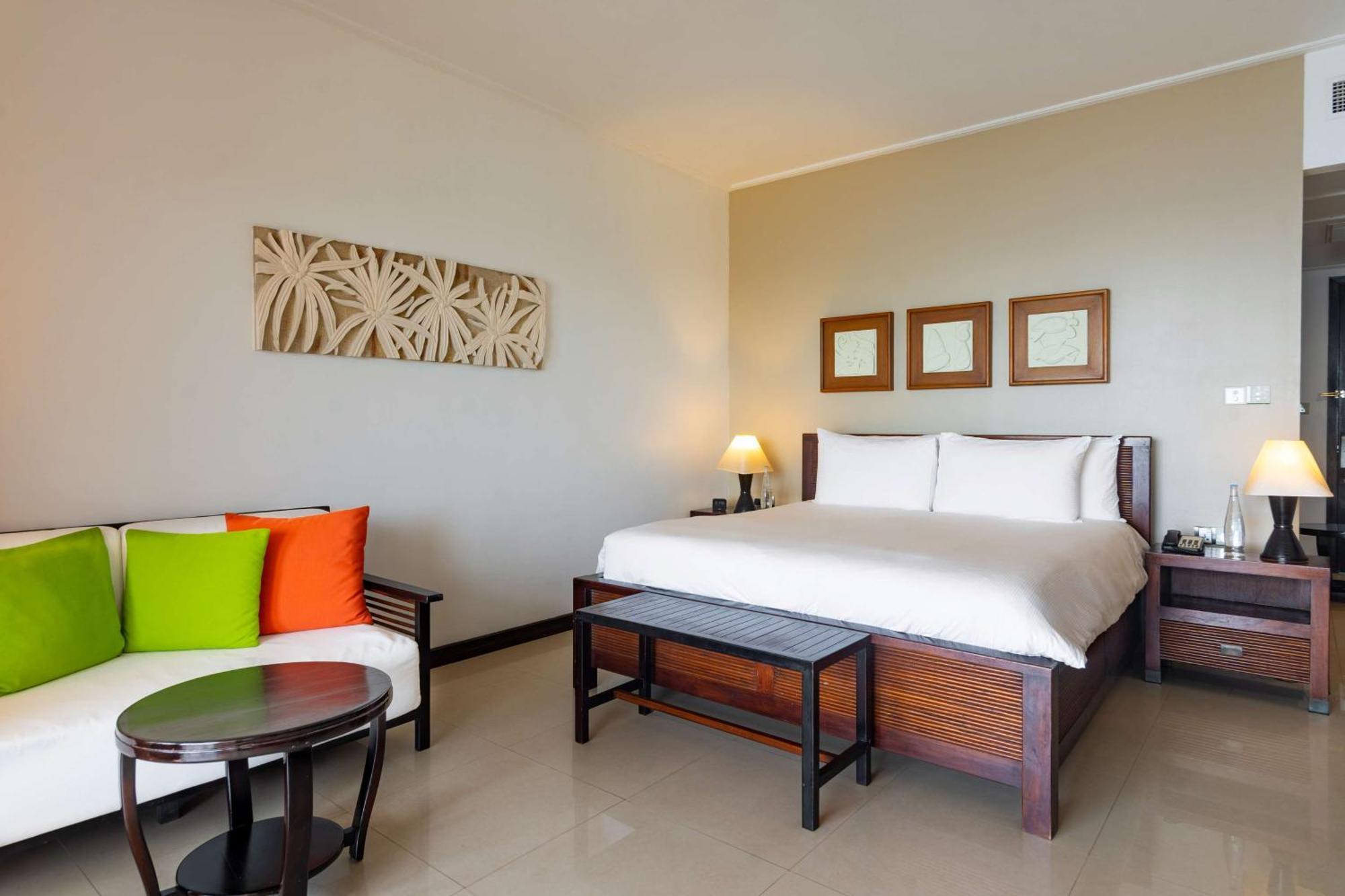 Doubletree By Hilton Seychelles Allamanda Resort & Spa Takamaka Exterior photo