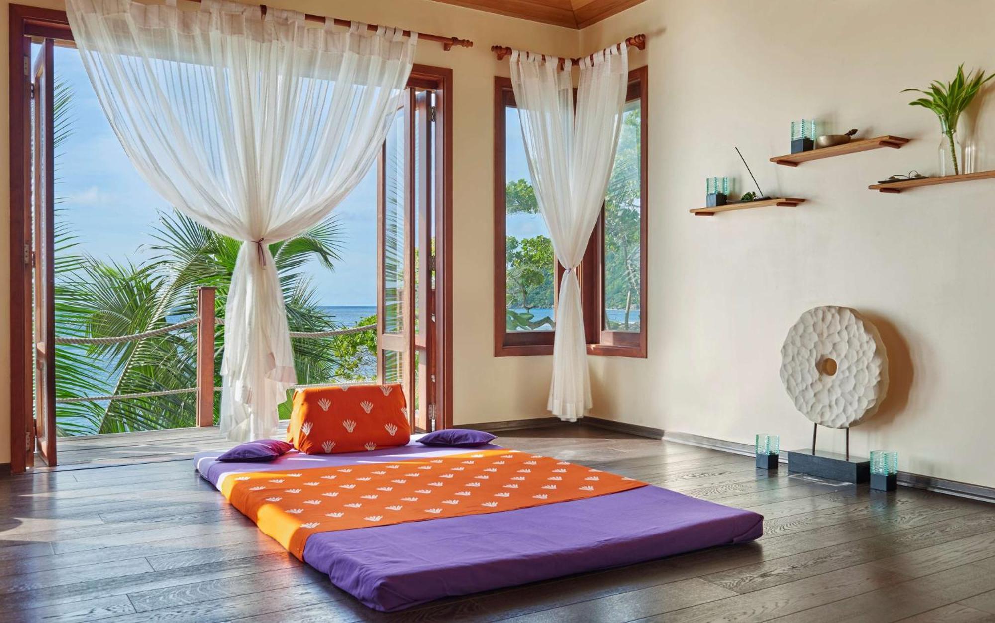 Doubletree By Hilton Seychelles Allamanda Resort & Spa Takamaka Exterior photo
