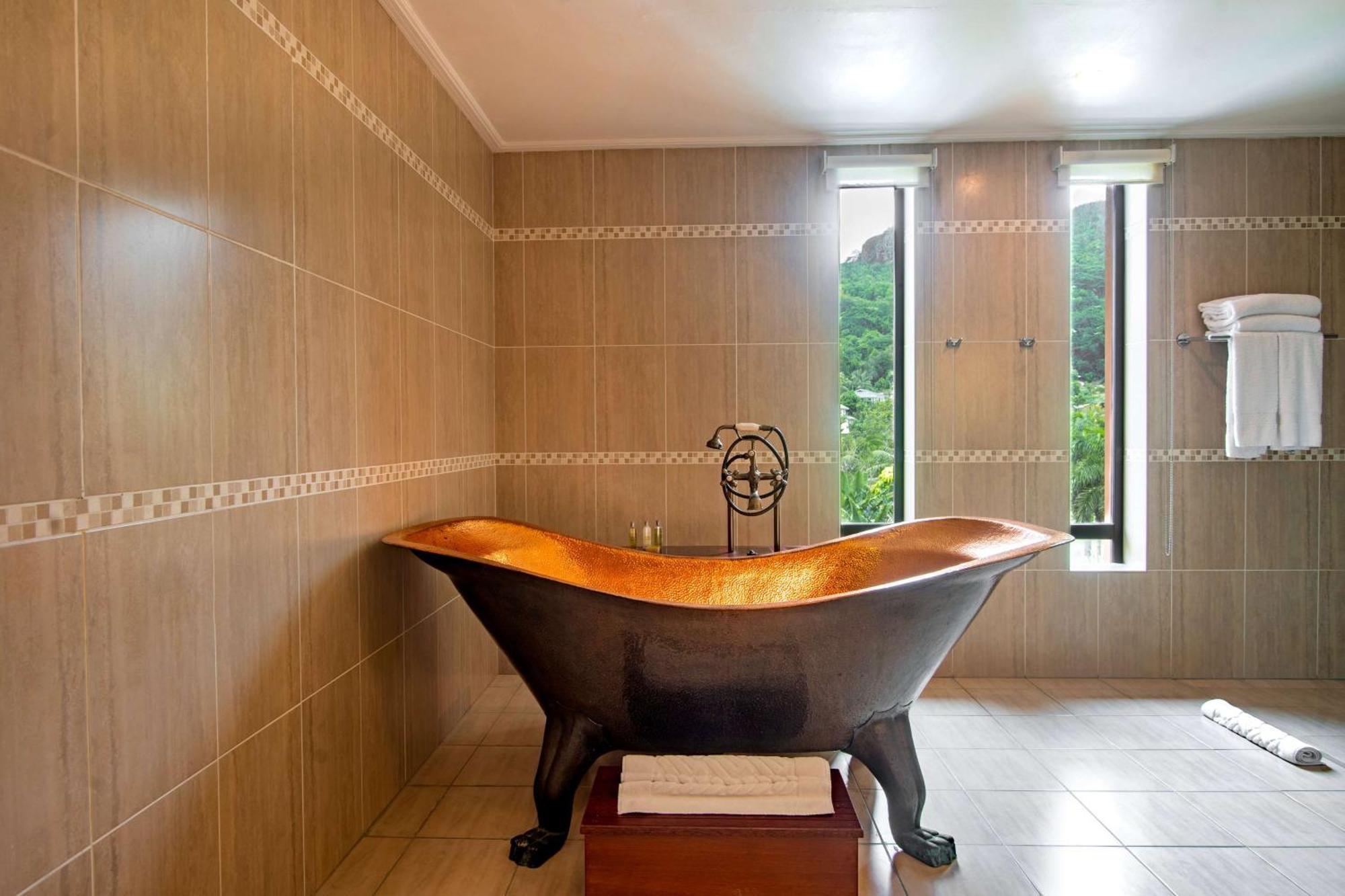 Doubletree By Hilton Seychelles Allamanda Resort & Spa Takamaka Exterior photo