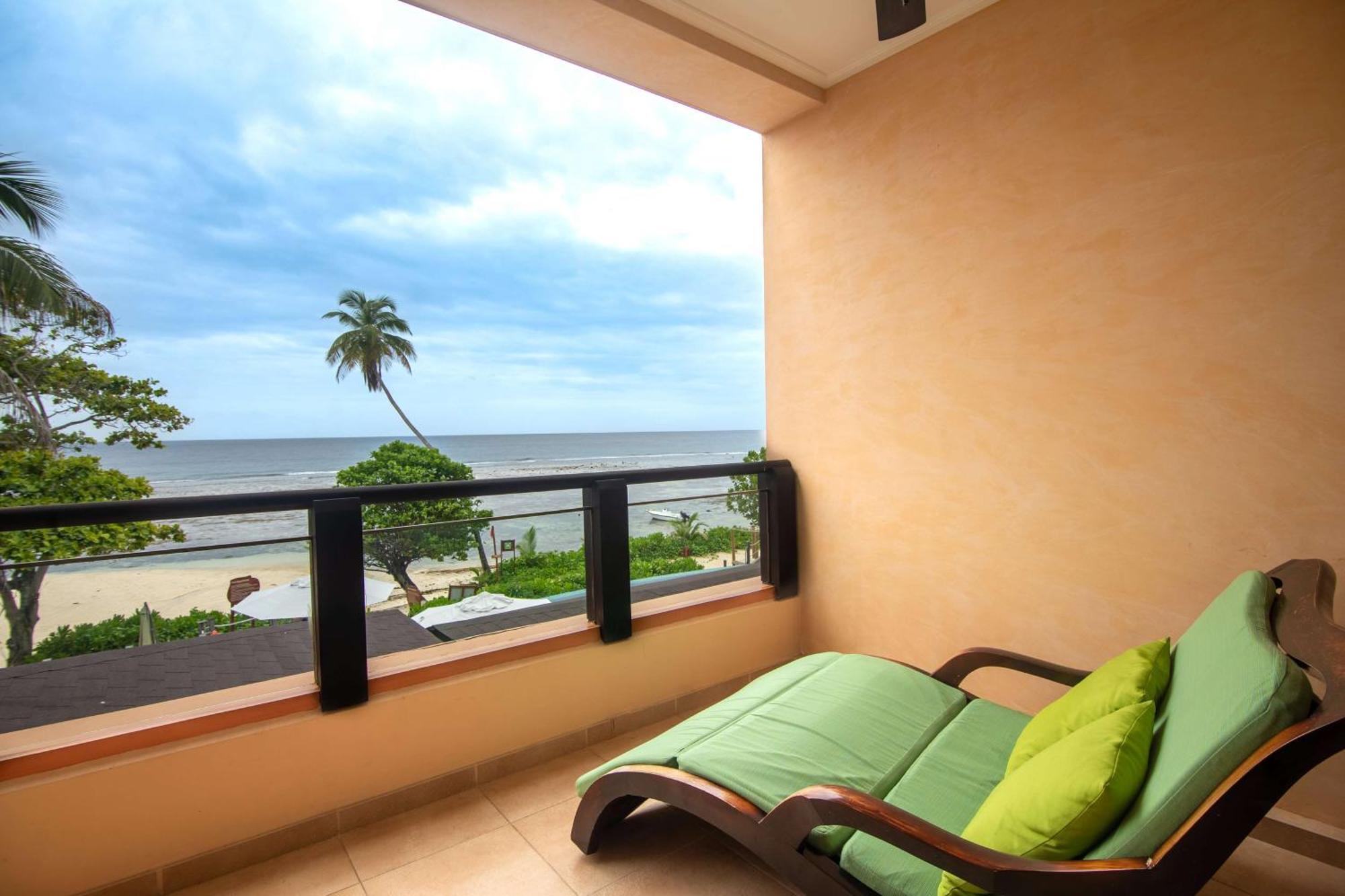 Doubletree By Hilton Seychelles Allamanda Resort & Spa Takamaka Exterior photo