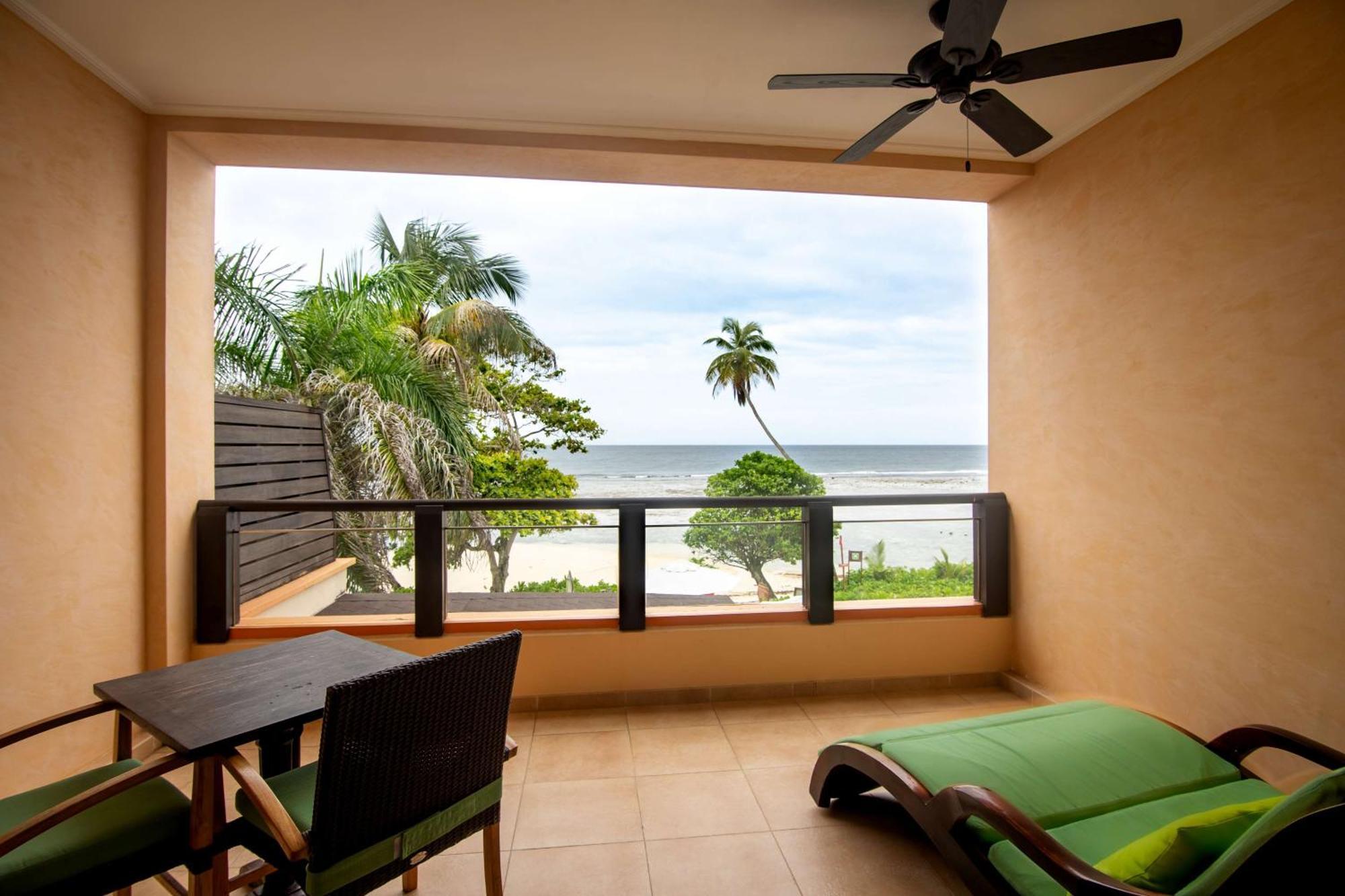 Doubletree By Hilton Seychelles Allamanda Resort & Spa Takamaka Exterior photo