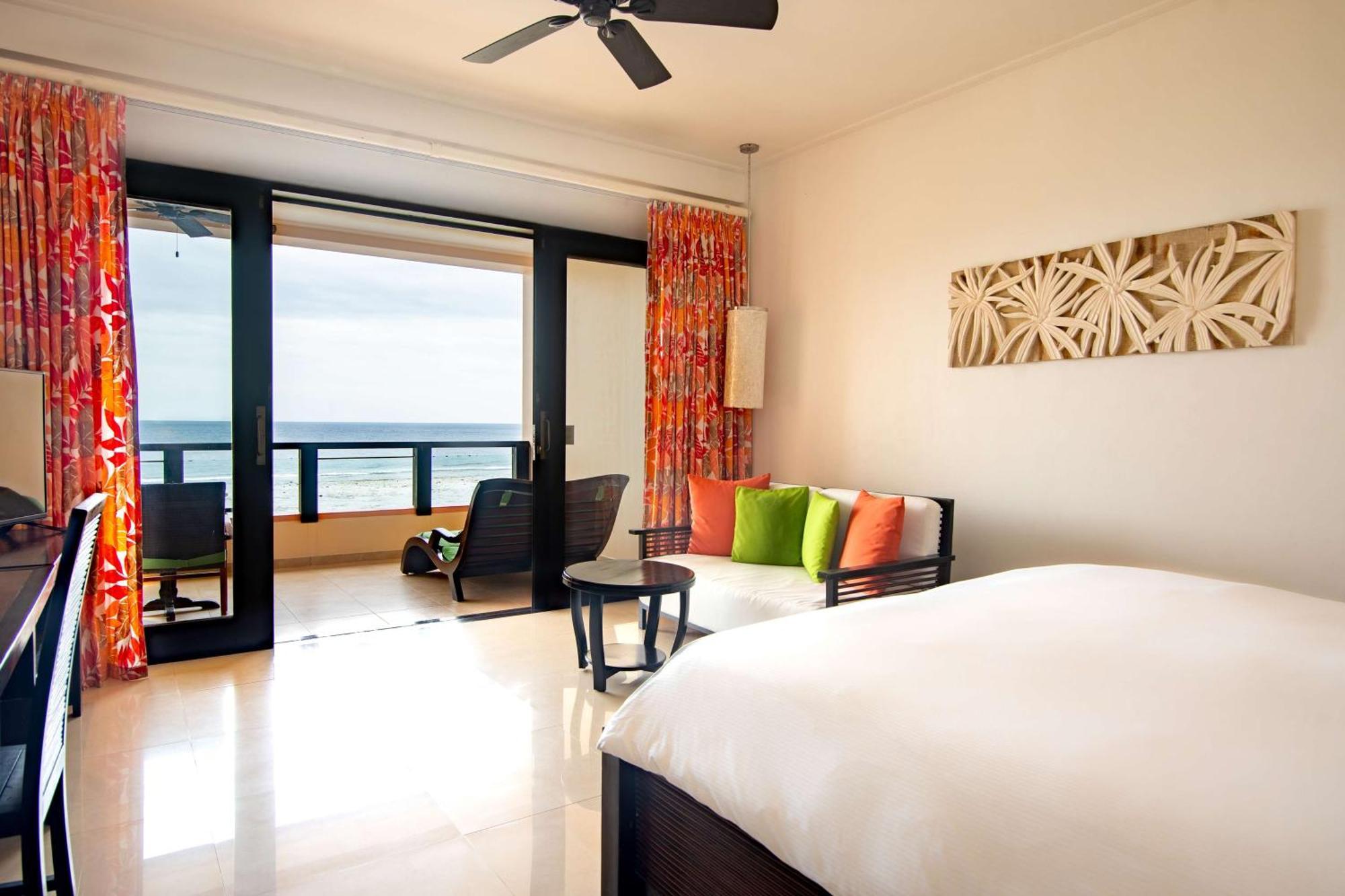Doubletree By Hilton Seychelles Allamanda Resort & Spa Takamaka Exterior photo