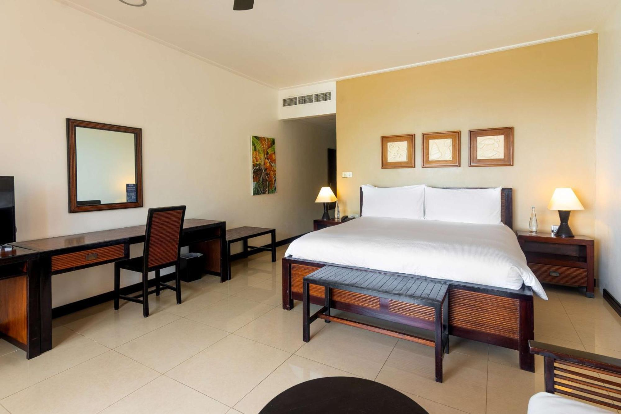 Doubletree By Hilton Seychelles Allamanda Resort & Spa Takamaka Exterior photo