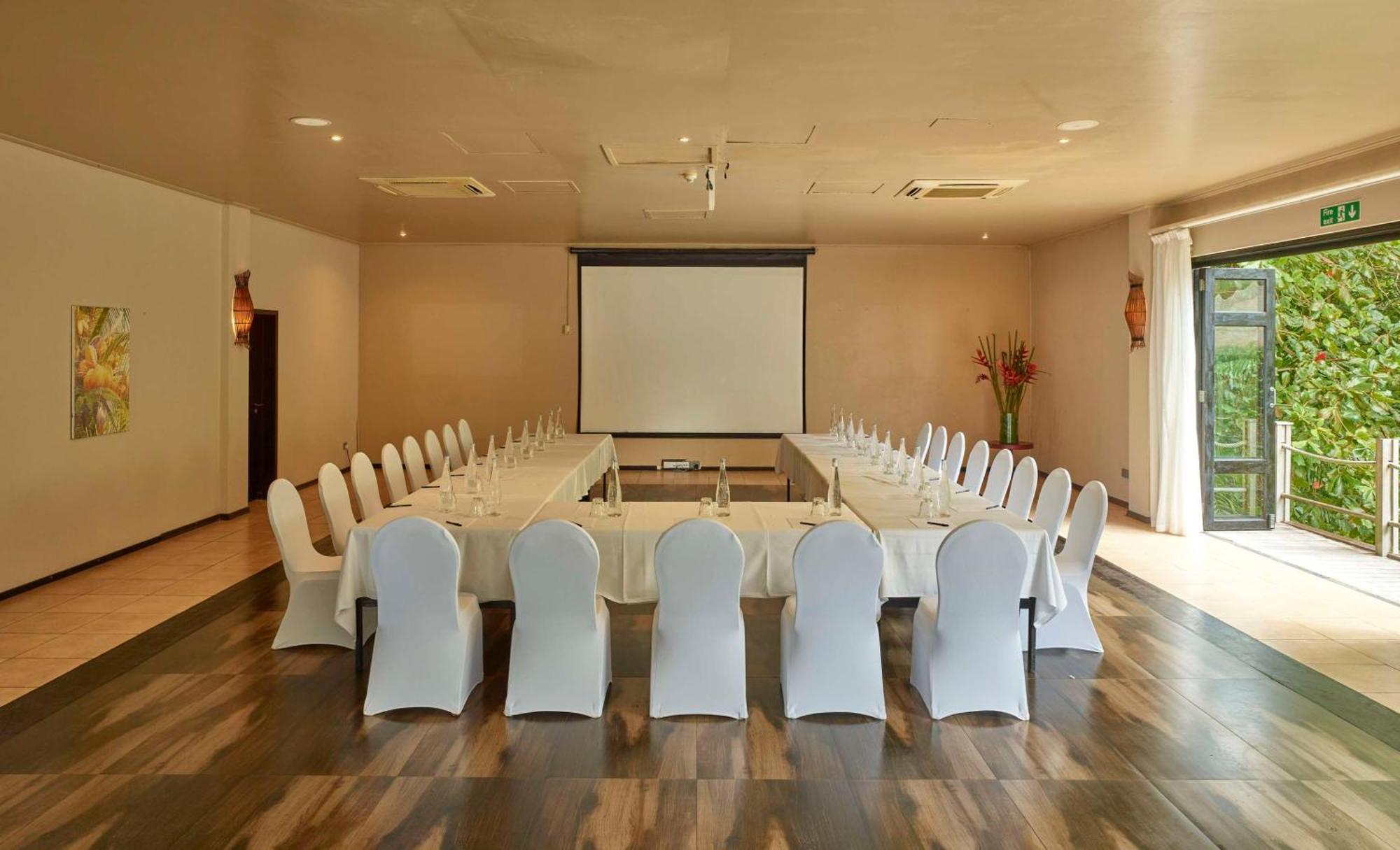 Doubletree By Hilton Seychelles Allamanda Resort & Spa Takamaka Exterior photo