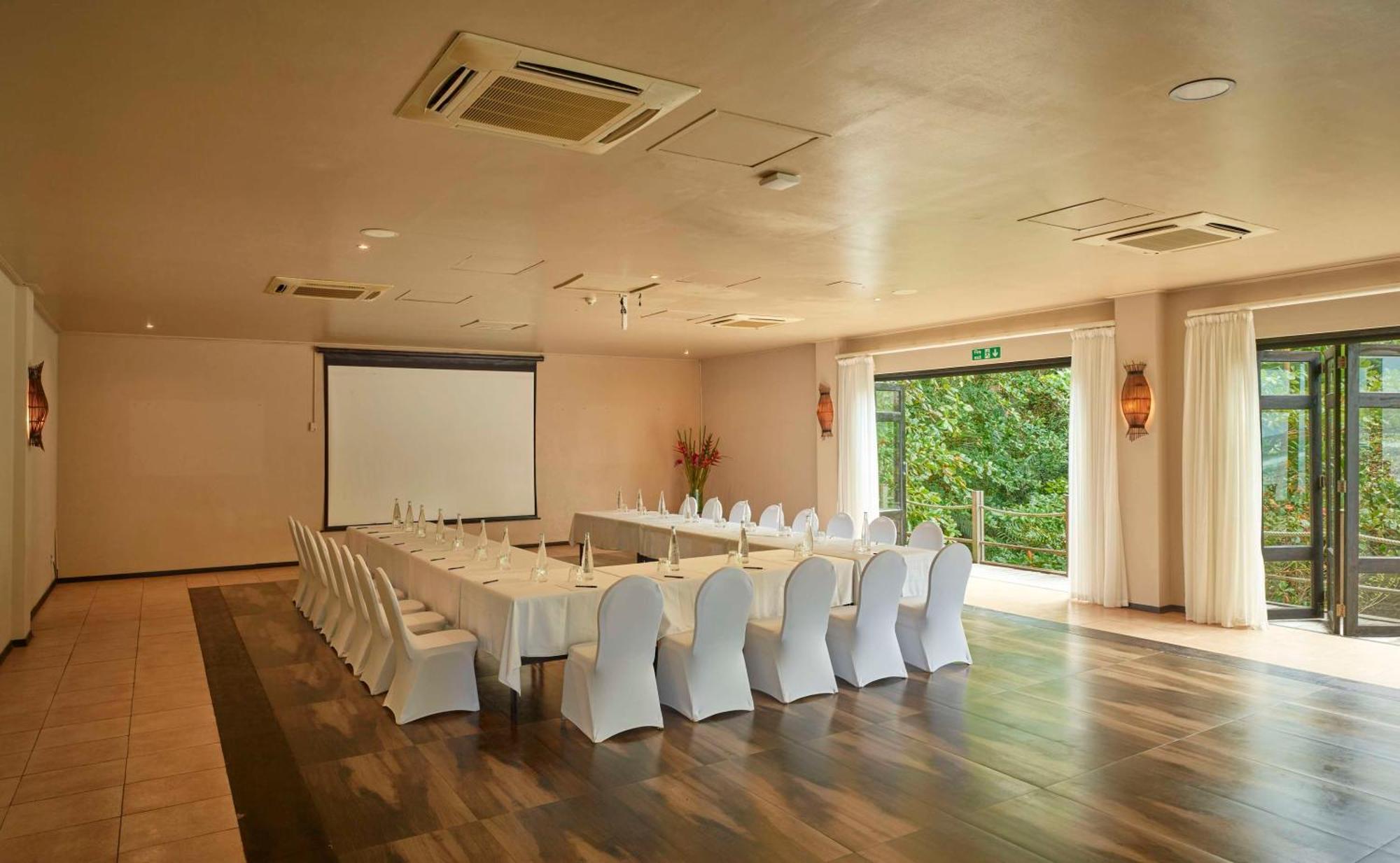 Doubletree By Hilton Seychelles Allamanda Resort & Spa Takamaka Exterior photo