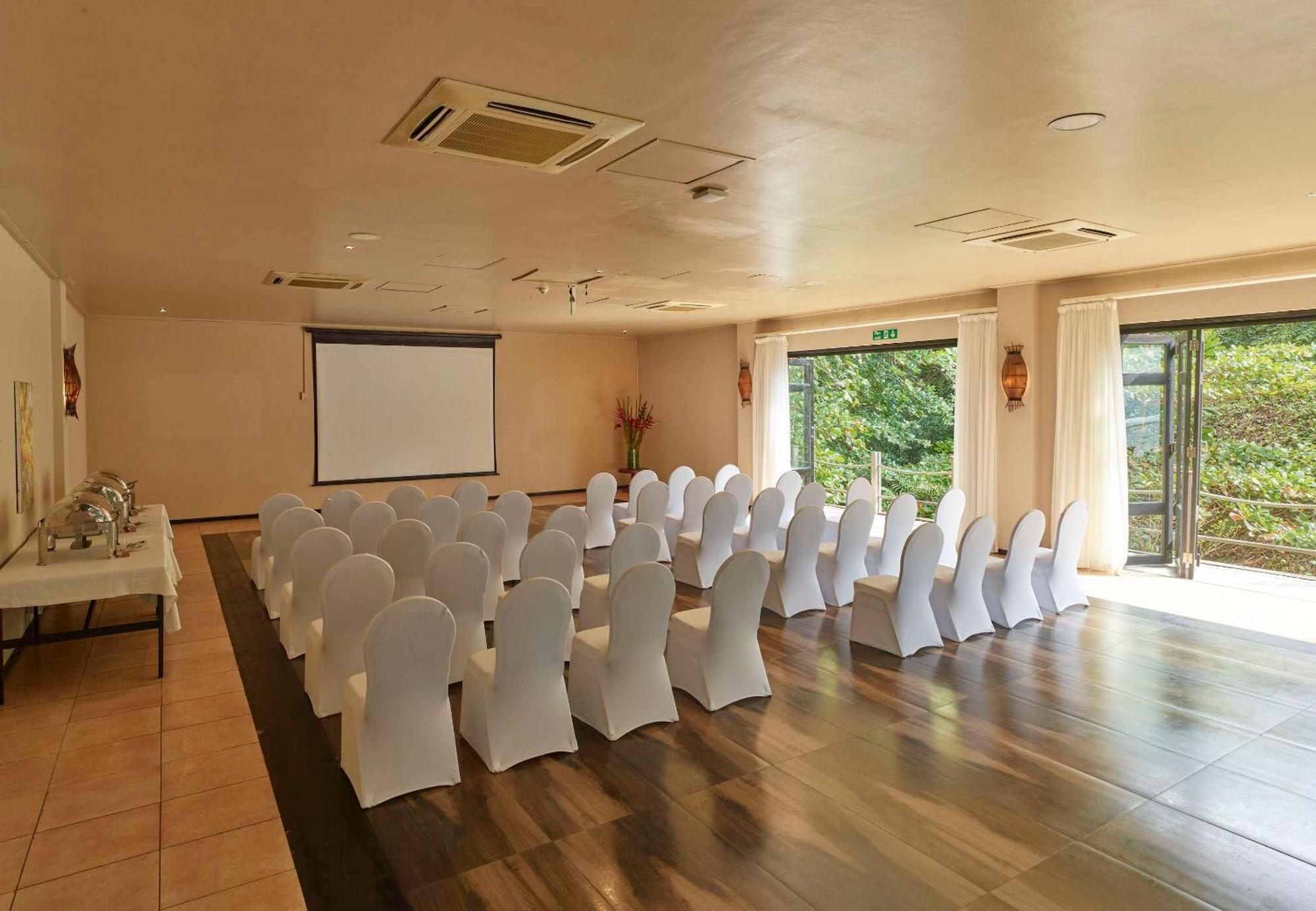 Doubletree By Hilton Seychelles Allamanda Resort & Spa Takamaka Exterior photo