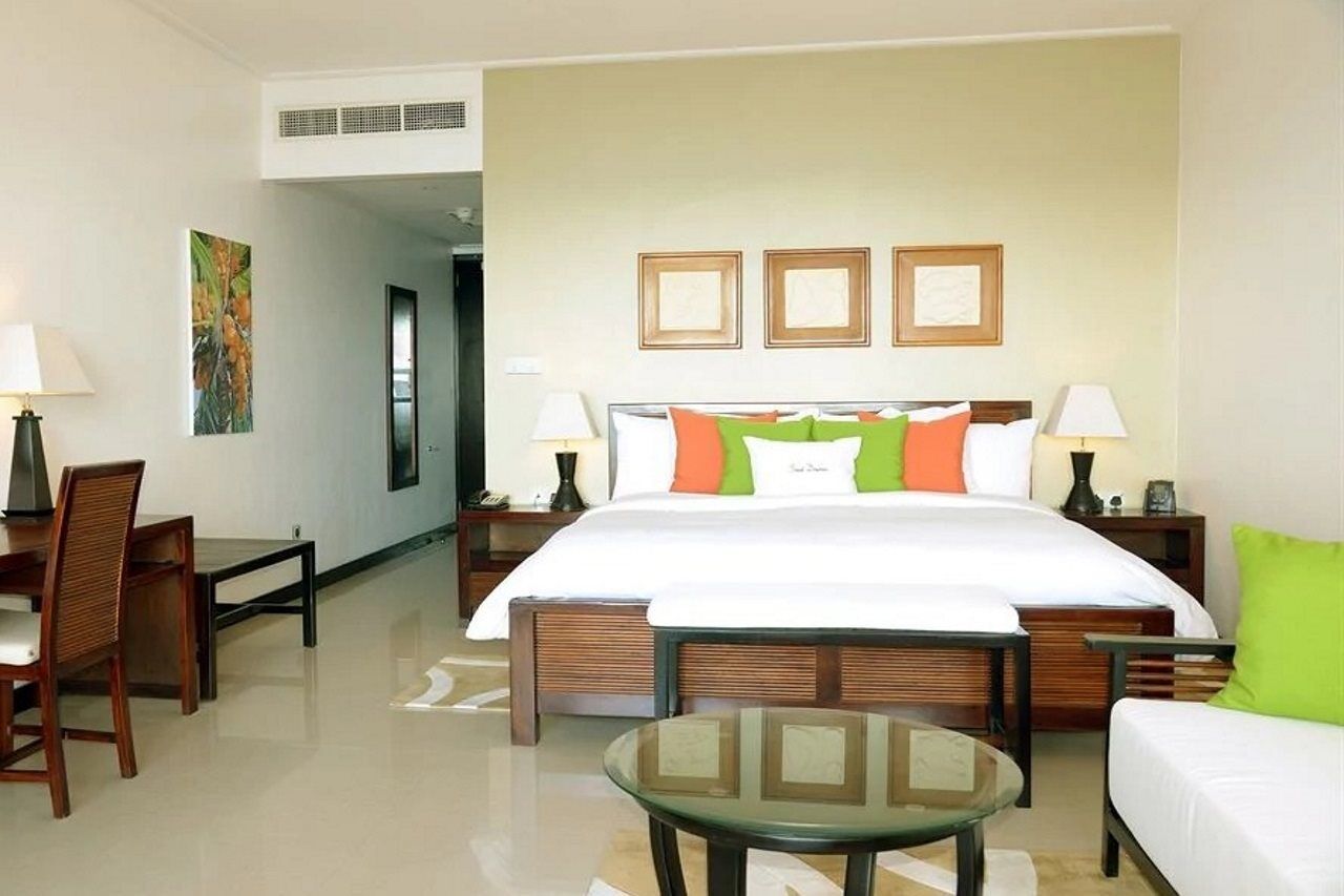 Doubletree By Hilton Seychelles Allamanda Resort & Spa Takamaka Exterior photo